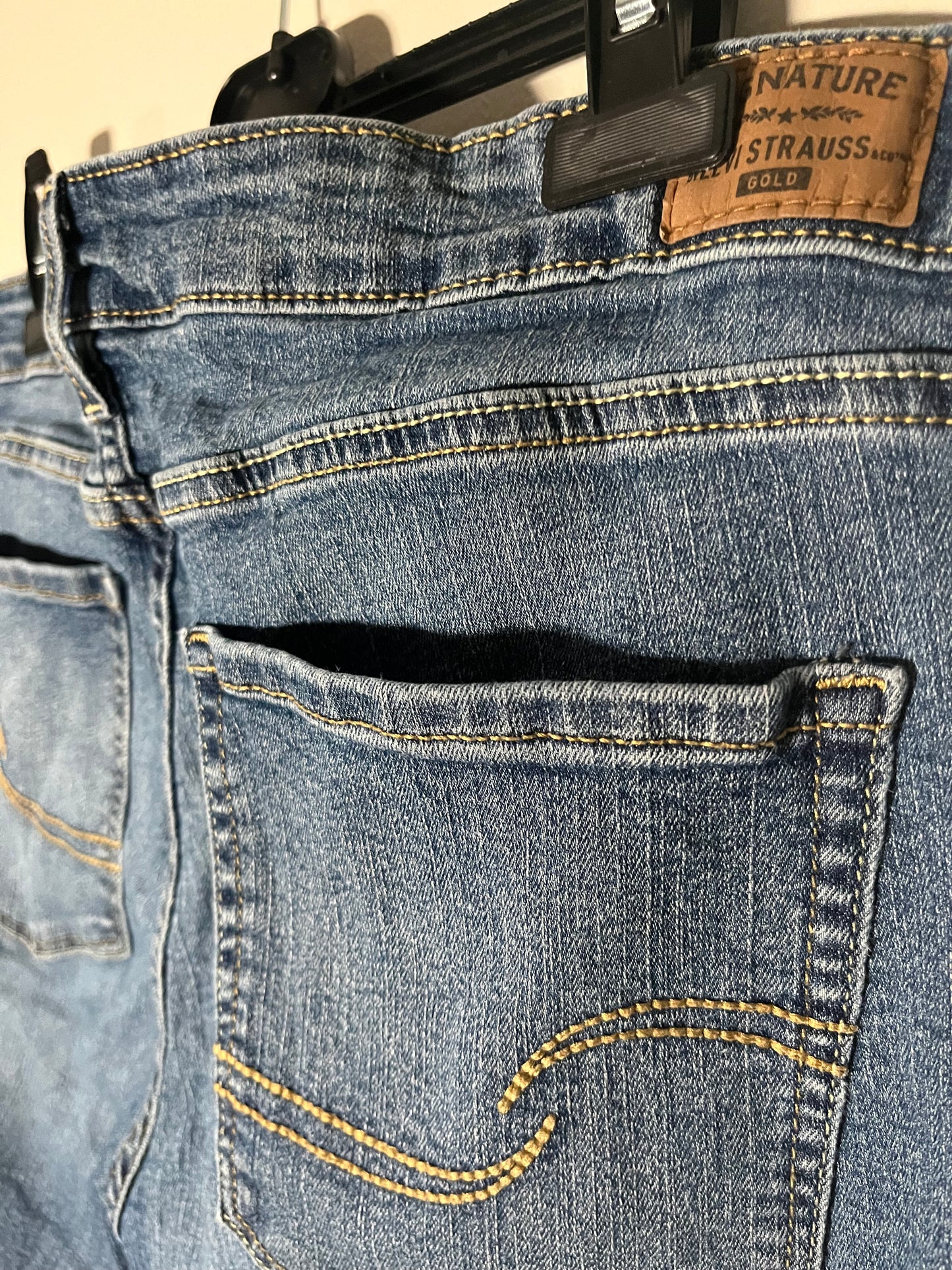 Levi's Mid-Rise Boot Cut