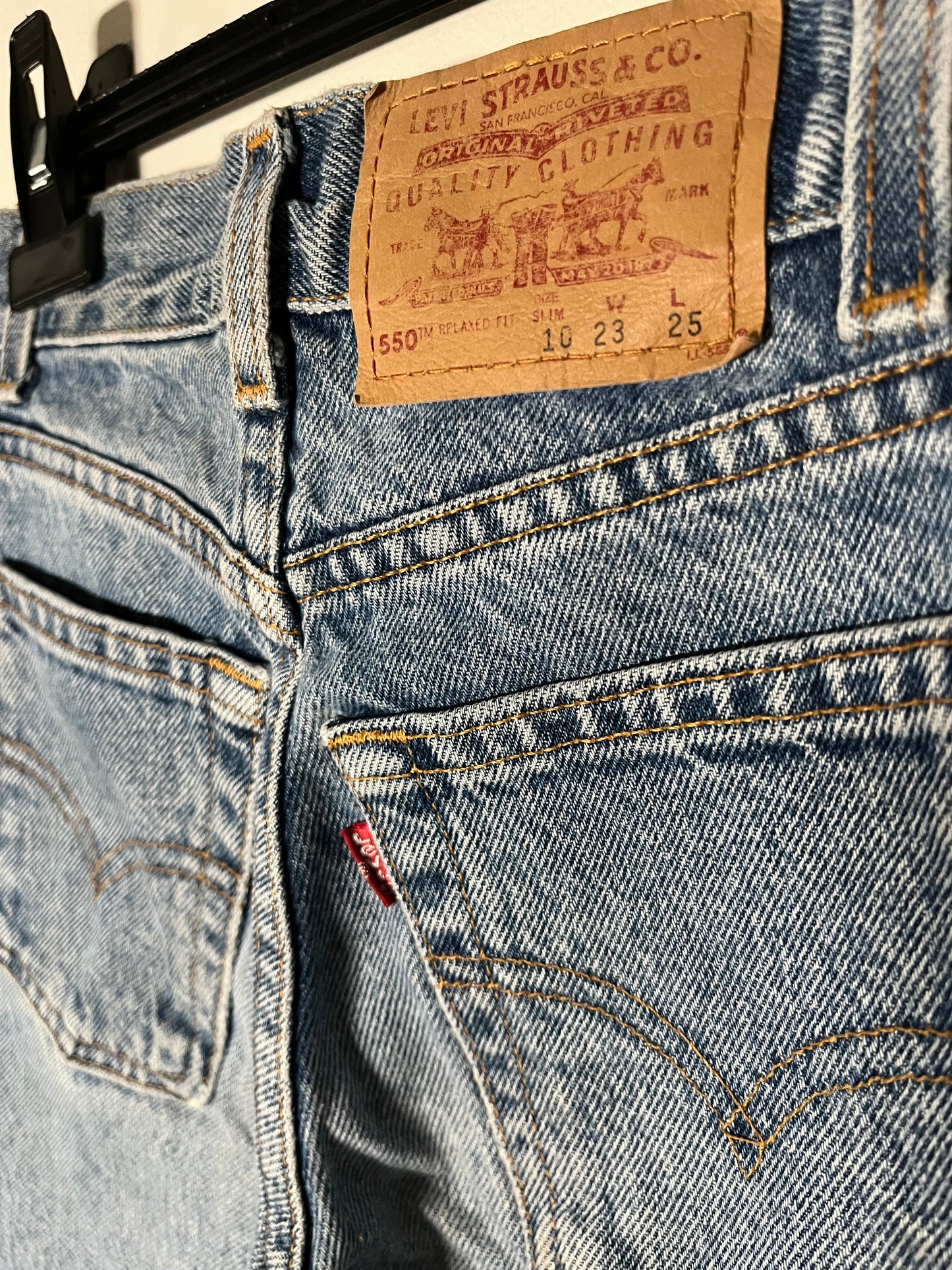 Levi's 550 slim leg relaxed fit